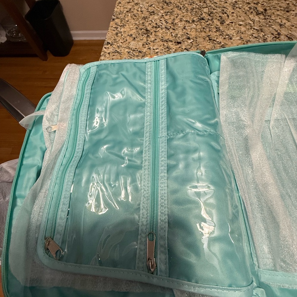 New travel bag with 22 different compartments - Picture 13 of 15